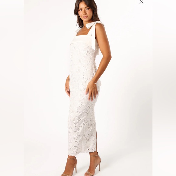NEW Petal and Pup EMERSYN MIDI LACE DRESS - WHITE Elegant White Lace Dress - Picture 3 of 9